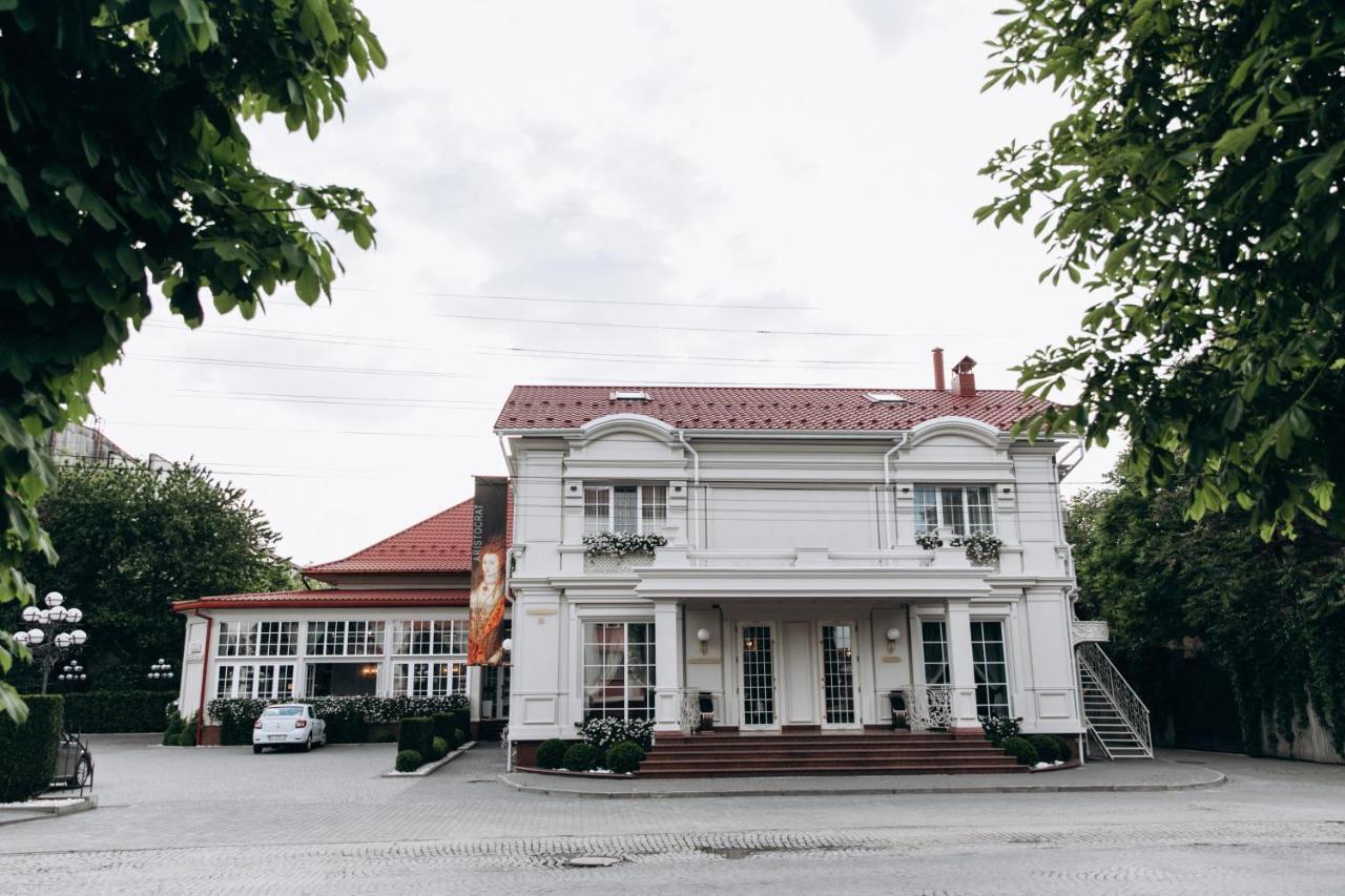 Hotel Aristocrat Chernivtsi Exterior foto